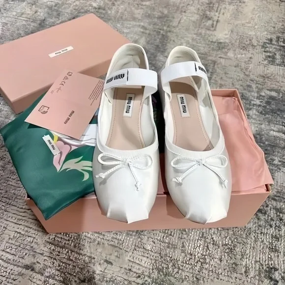 Miu Miu Cream Ballet Flats with Bow - Picture 2 of 6